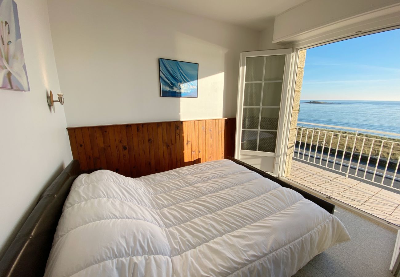 Location T3, chambre avec balcon vue mer à la Trinité sur Mer