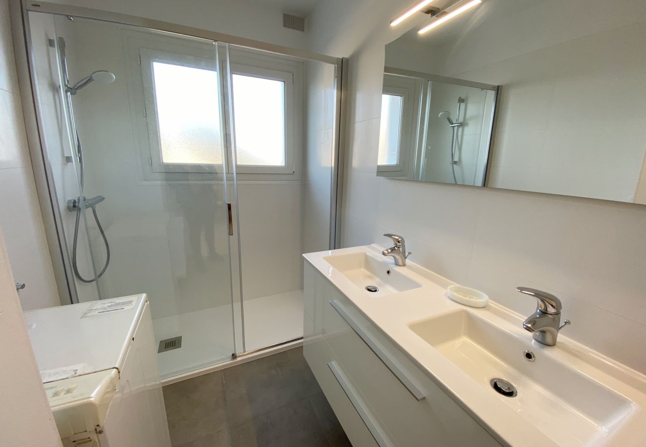 salle de bain appartement T3 vue mer à la Trinité sur Mer