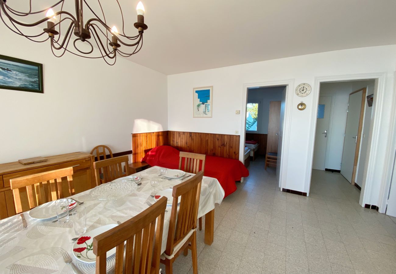 Location appartement T3, salle à manger vue mer à la Trinité sur Mer